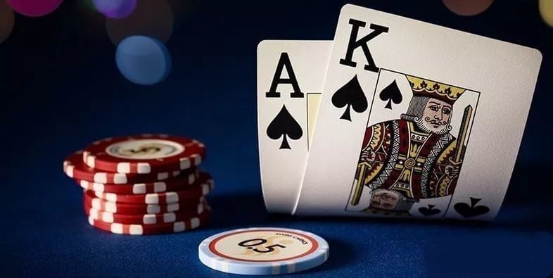 
德州扑克AK和QQ牌力哪个强？AK和口袋对子Q胜率哪个高？ 
